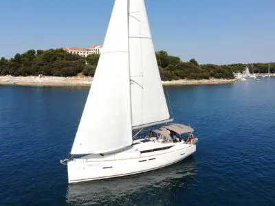 Salon of Mira, a Jeanneau Sun Odyssey 419 sailboat at Grad Pula, Croatia