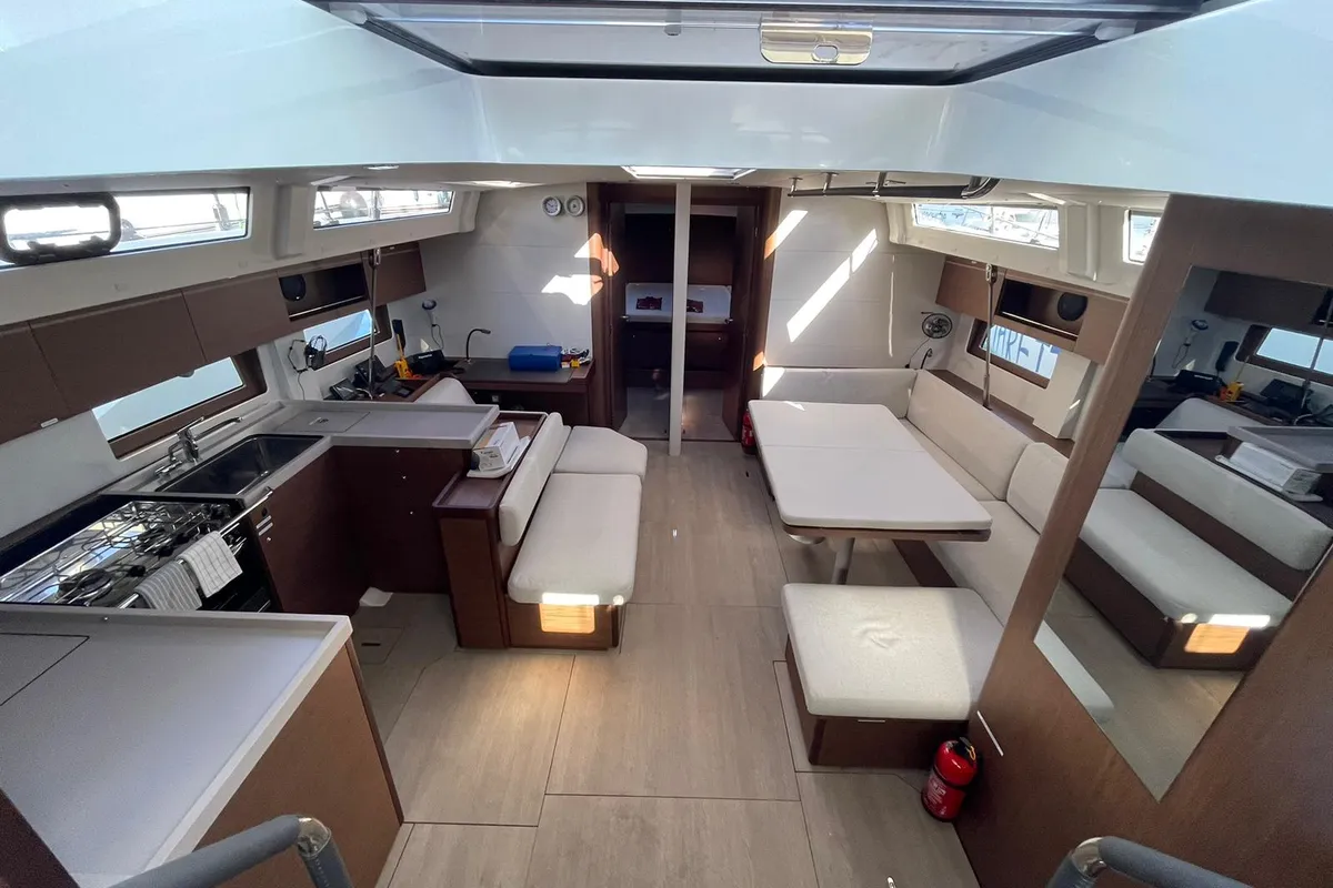 Salon of Alboran Mónica (Mallorca), a Beneteau Oceanis 51.1 sailboat at es Jonquet, Spain