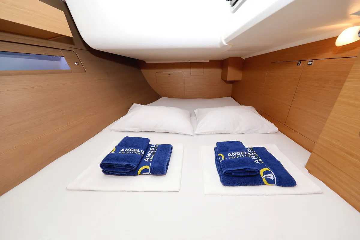 Cabin on 3 Friends, a Dufour 412 GL sailboat at Primošten, Croatia