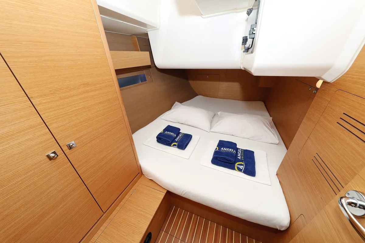 Cabin on 3 Friends, a Dufour 412 GL sailboat at Primošten, Croatia
