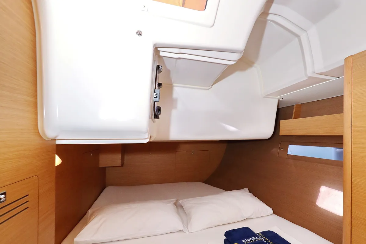 Cabin on 3 Friends, a Dufour 412 GL sailboat at Primošten, Croatia