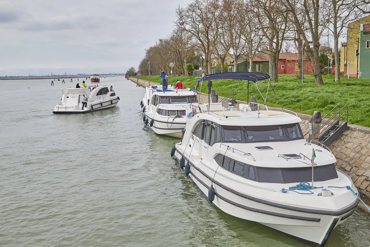 04, a Houseboat Holidays Italia S.R.L. Minuetto 6 motor yacht at Casier, Italy