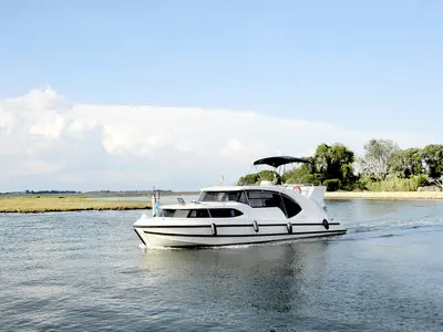 04, a Houseboat Holidays Italia S.R.L. Minuetto 6 motor yacht at Casier, Italy