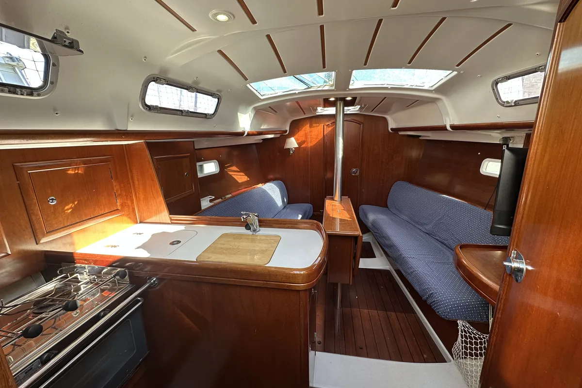 Galley of Cassiopea, a Beneteau Oceanis 323 sailboat at Punta Ala, Italy