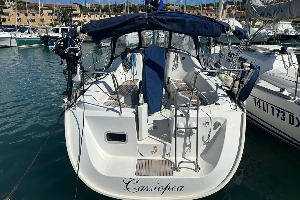 Deck of Cassiopea, a Beneteau Oceanis 323 sailboat at Punta Ala, Italy