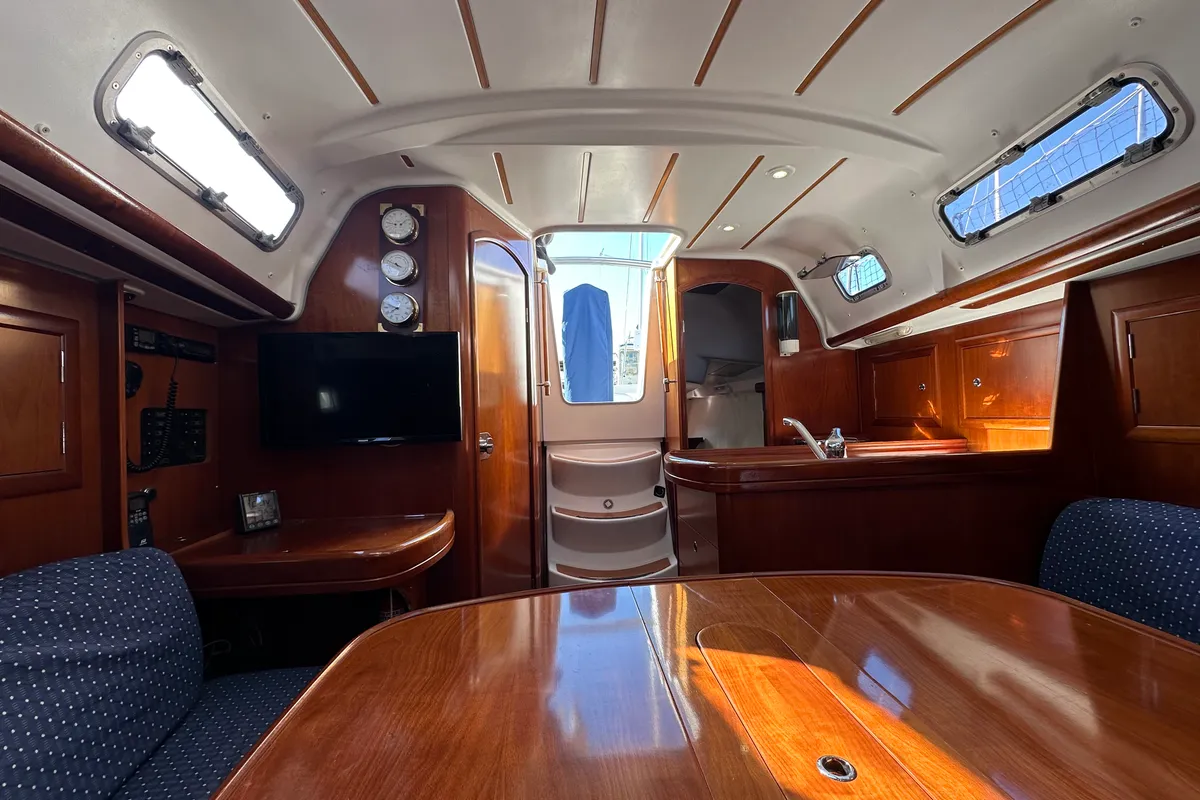 Salon of Cassiopea, a Beneteau Oceanis 323 sailboat at Punta Ala, Italy