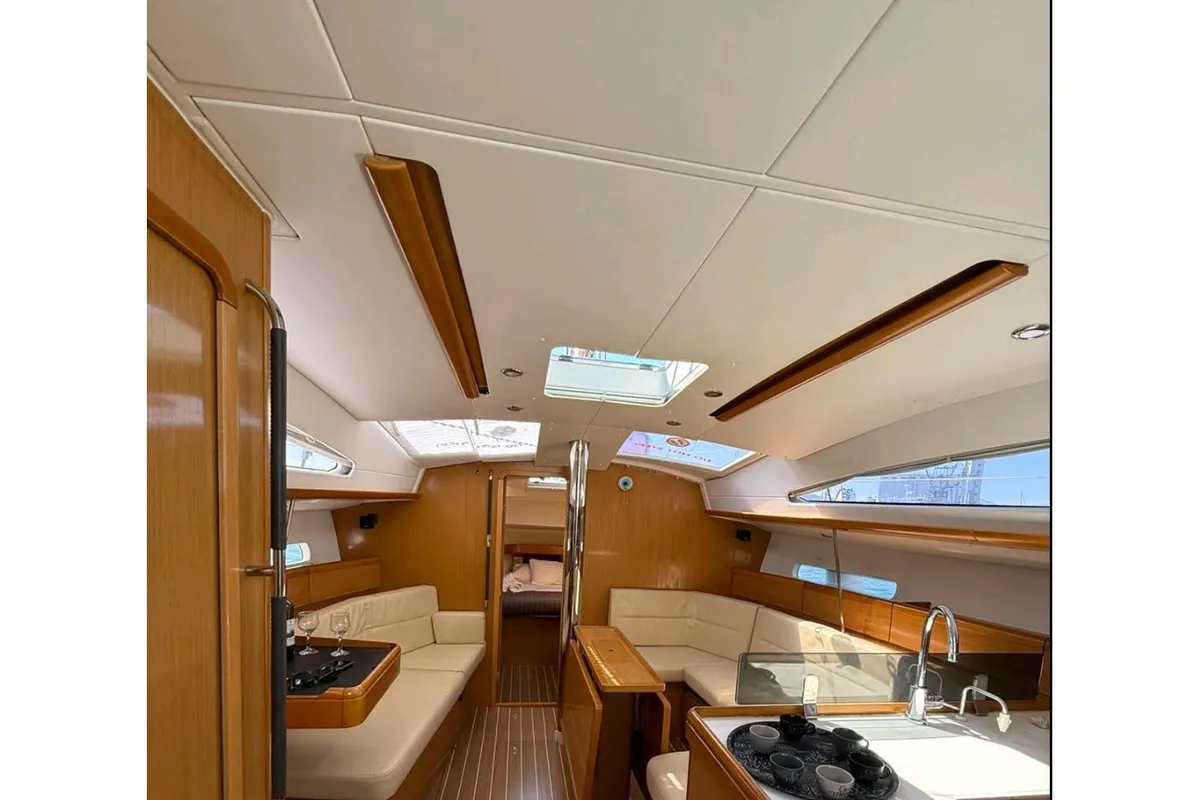 Salon of FREYA, a Jeanneau Sun Odyssey 42DS sailboat at Volos, Greece