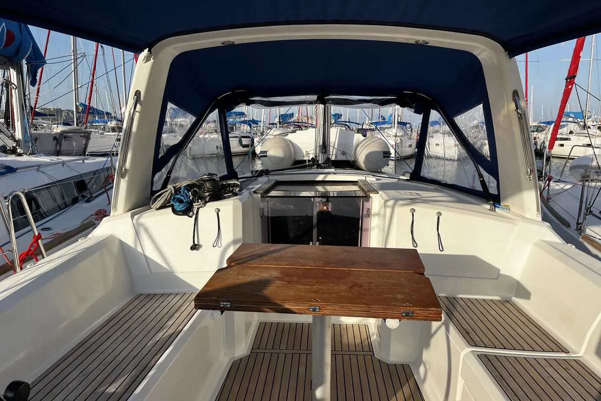Deck of Albarosa, a Beneteau Oceanis 35.1 sailboat at Tonnarella, Italy