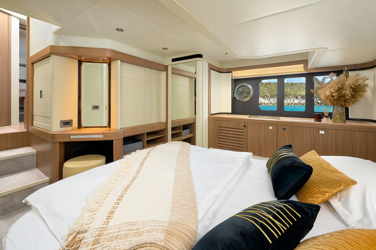 Cabin on Viva La Vida, a Absolute 50 Fly motor yacht at Podstrana - Miljevac, Croatia