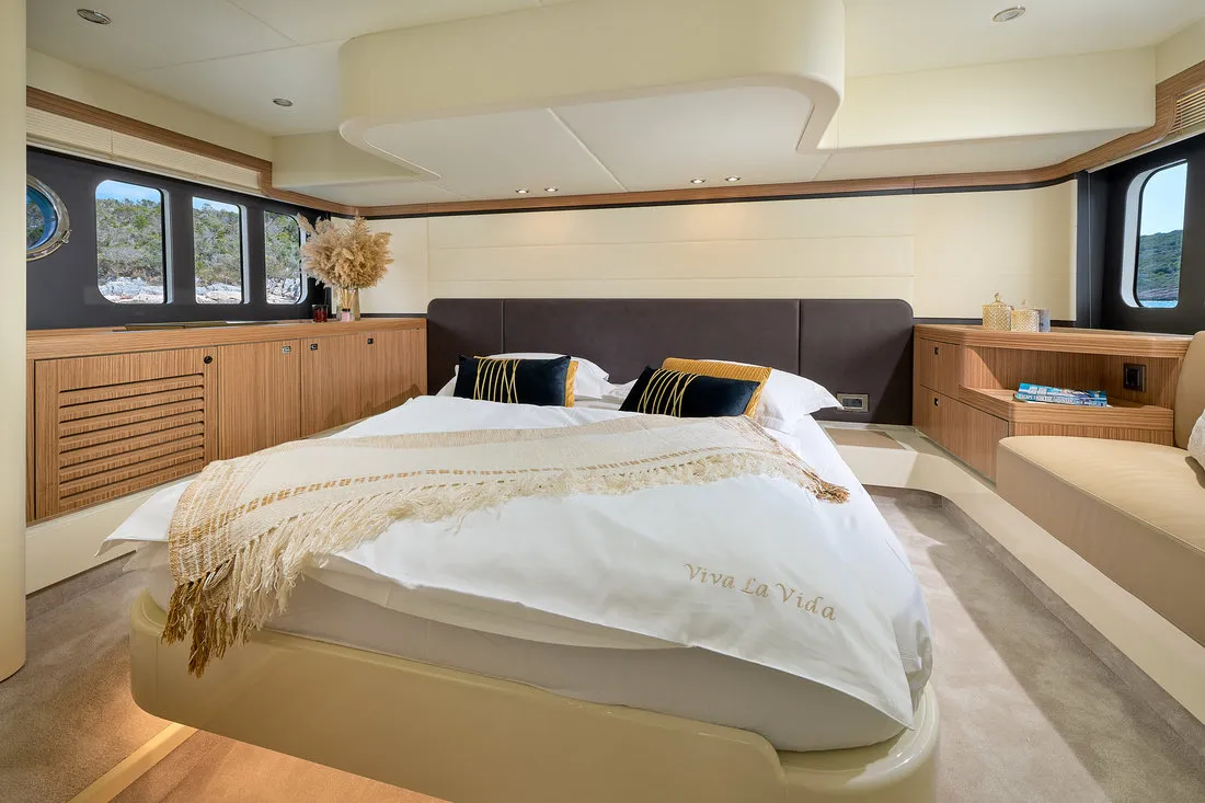 Cabin on Viva La Vida, a Absolute 50 Fly motor yacht at Podstrana - Miljevac, Croatia