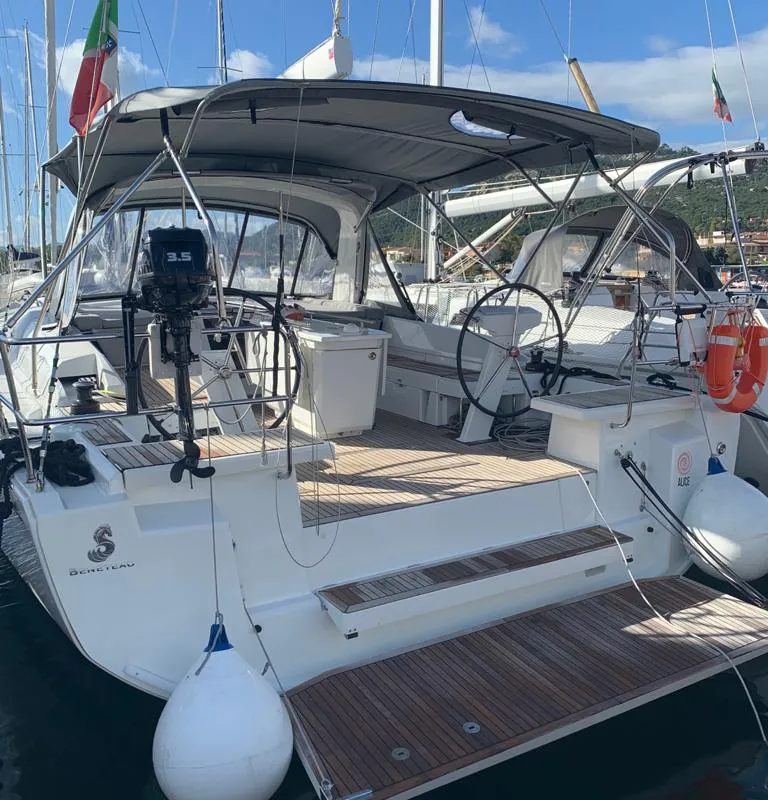 Deck of Alice, a Beneteau Oceanis 46.1 sailboat at Cannigione, Italy