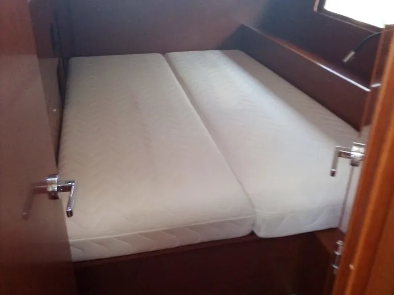 Cabin on Alice, a Beneteau Oceanis 46.1 sailboat at Cannigione, Italy