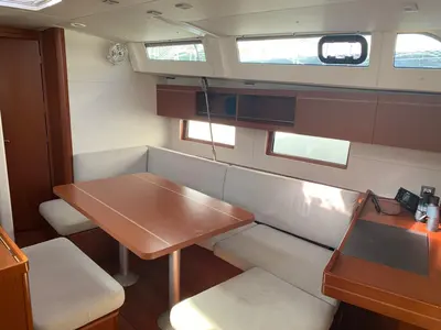 Salon of Alice, a Beneteau Oceanis 46.1 sailboat at Cannigione, Italy