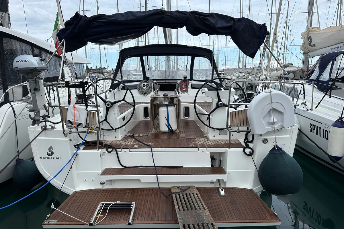 Rhea - Comfort line, a Beneteau Oceanis 40.1 sailboat at Salerno, Italy