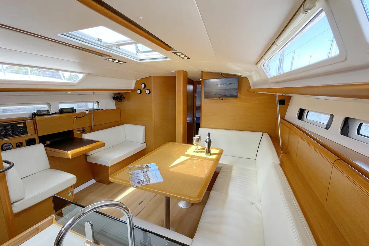 Salon of Bruce, a Jeanneau Sun Odyssey 439 sailboat at Heiligenhafen, Germany