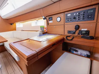 Salon of Il Gatto, a Jeanneau 54 sailboat at Kaštela, Croatia