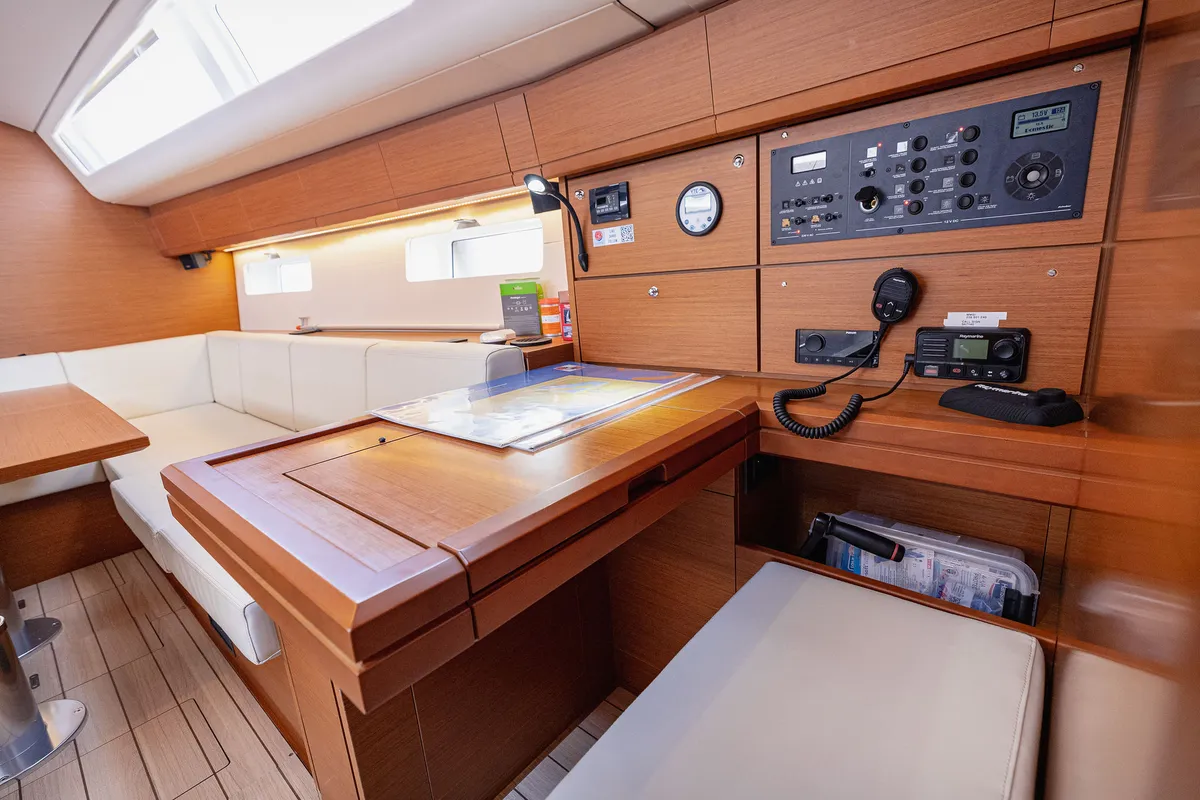 Salon of Il Gatto, a Jeanneau 54 sailboat at Kaštela, Croatia