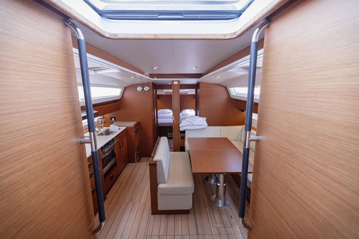 Salon of Il Gatto, a Jeanneau 54 sailboat at Kaštela, Croatia