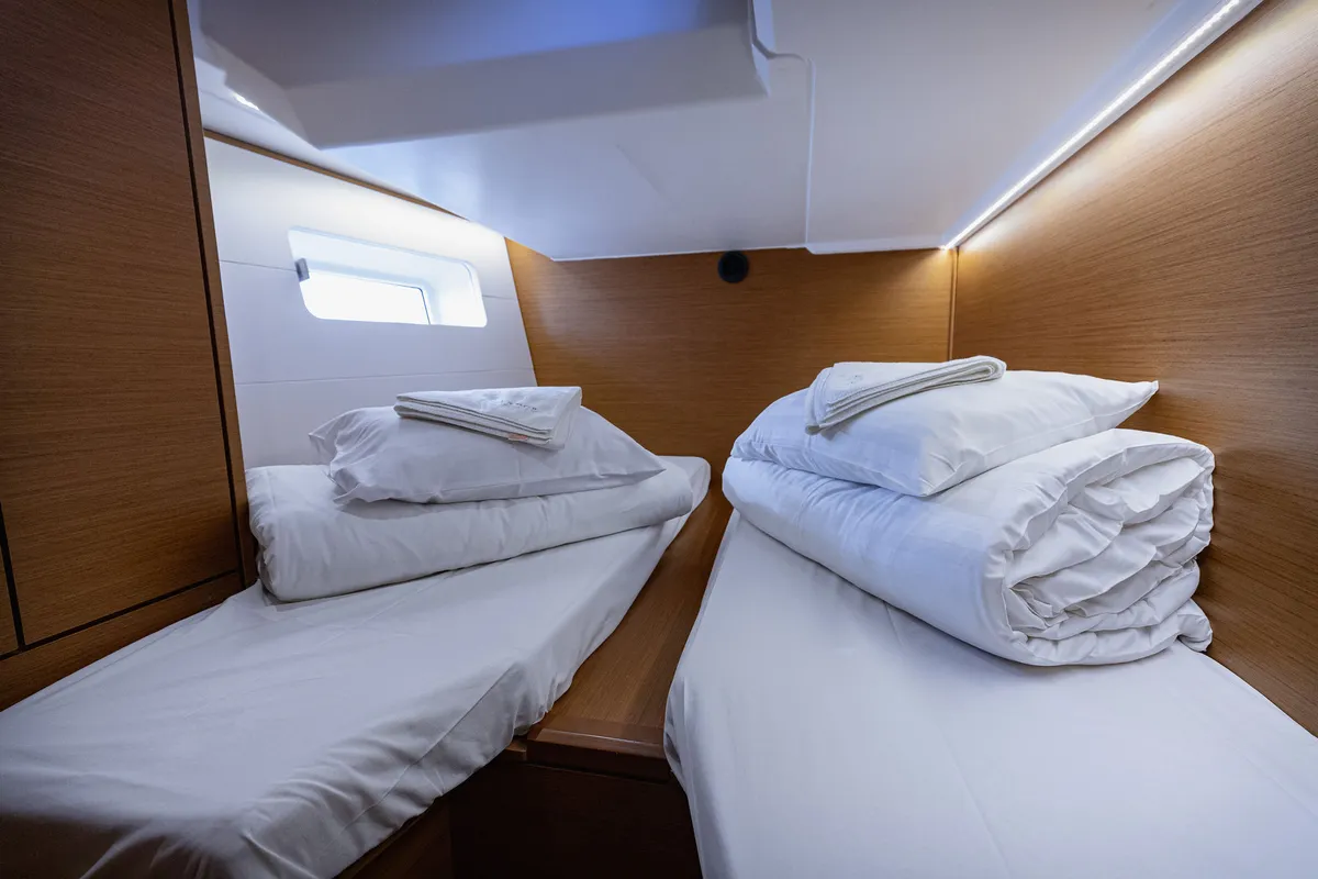 Cabin on Il Gatto, a Jeanneau 54 sailboat at Kaštela, Croatia