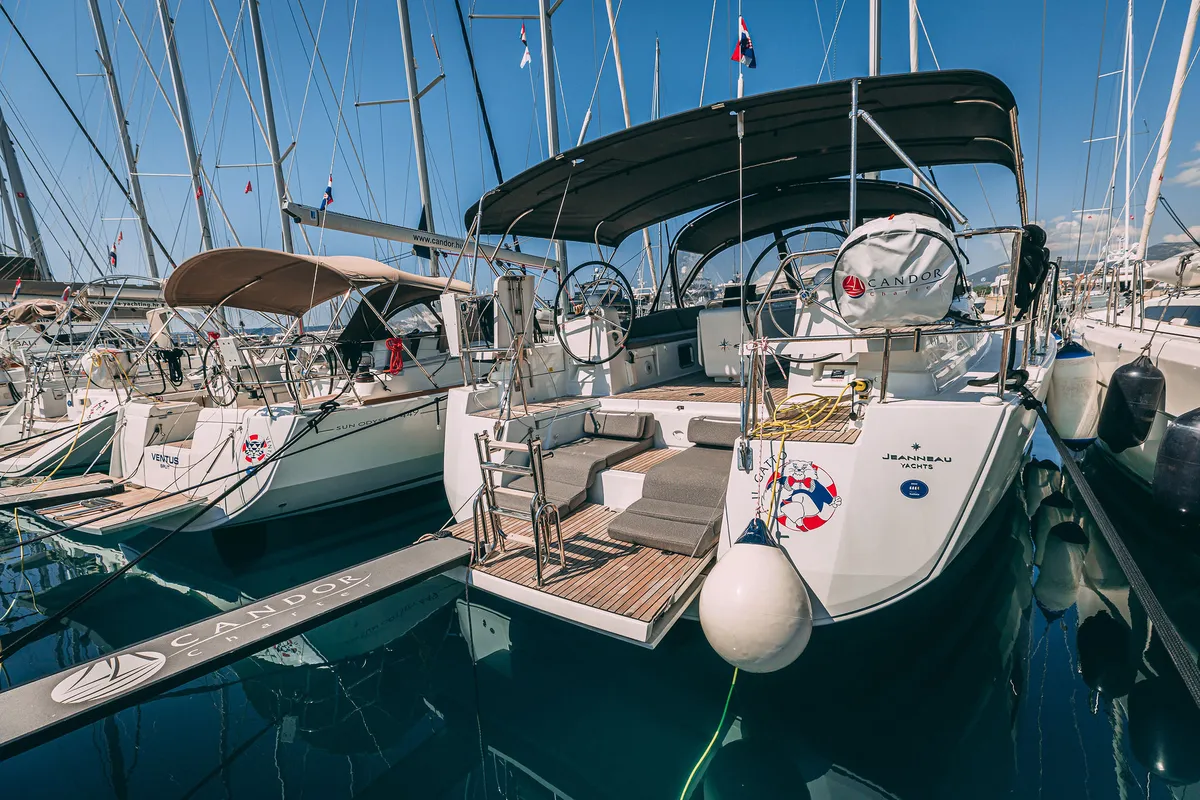 Exterior view of Il Gatto, a Jeanneau 54 sailboat at Kaštela, Croatia
