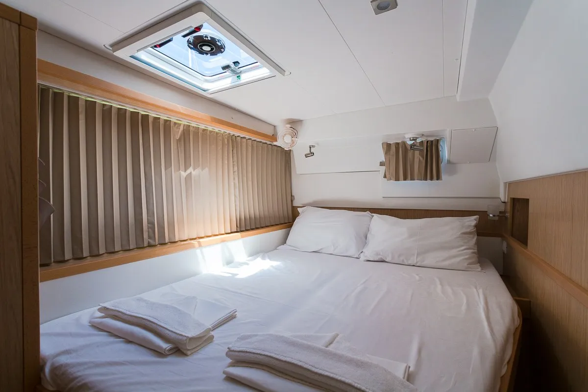 Cabin on Sunshine, a Lagoon 400 S2 catamaran at Split, Croatia