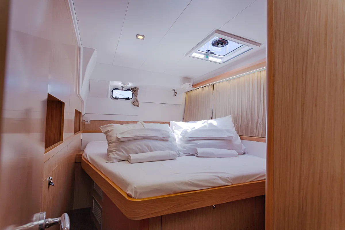 Cabin on Sunshine, a Lagoon 400 S2 catamaran at Split, Croatia