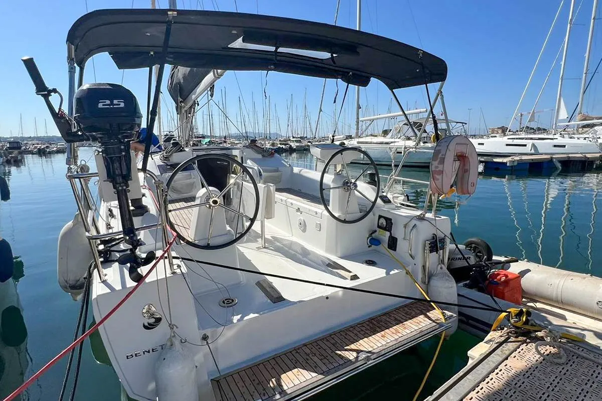 Cockpit of Jeep, a Beneteau Oceanis 30.1 sailboat at Plan-d'Aups-Sainte-Baume, France