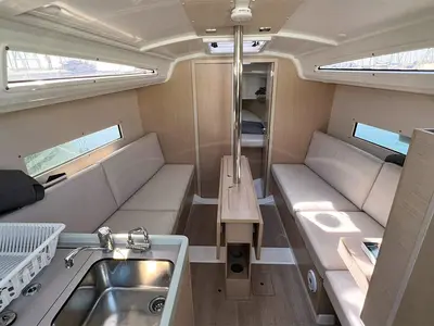 Salon of Jeep, a Beneteau Oceanis 30.1 sailboat at Plan-d'Aups-Sainte-Baume, France