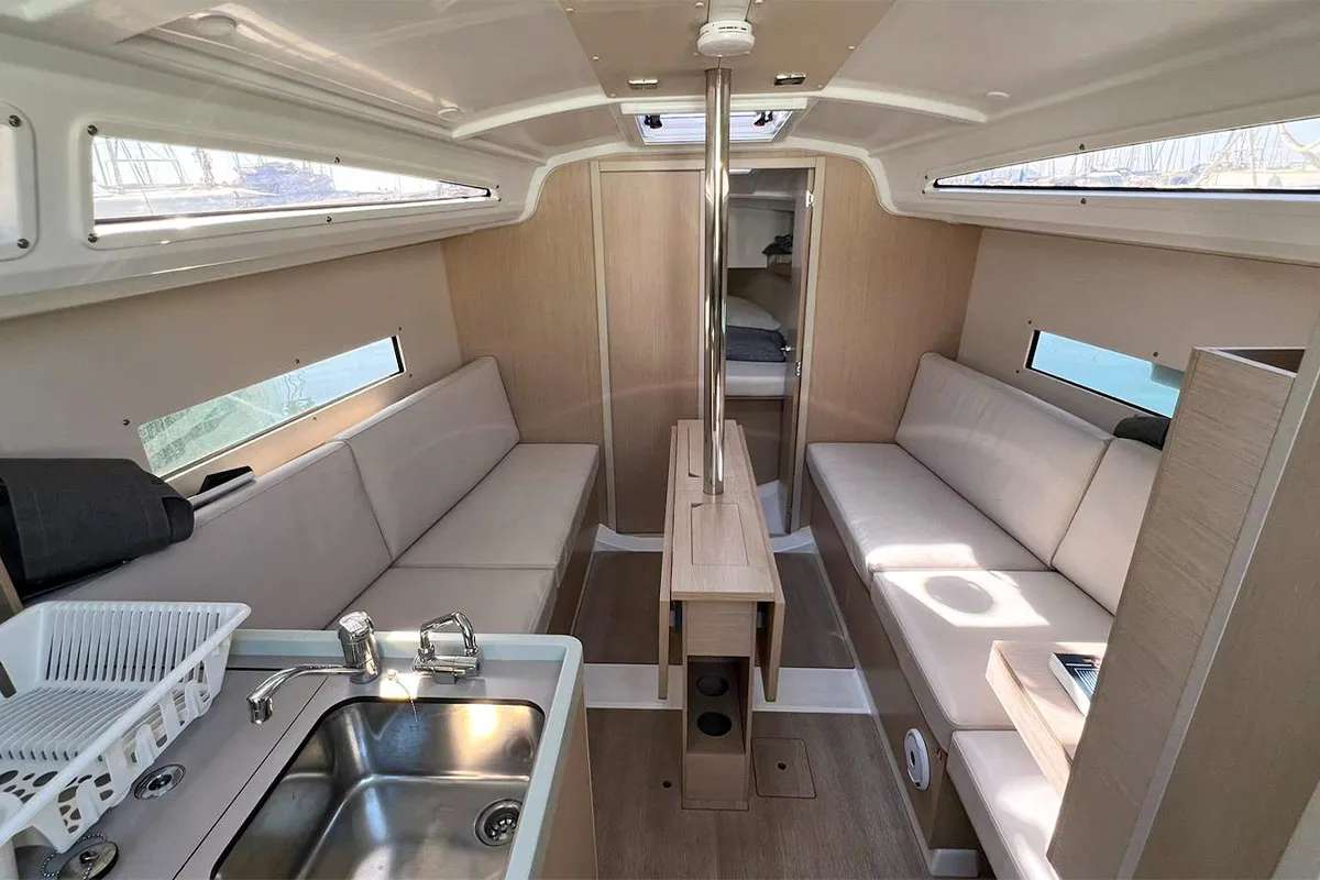 Salon of Jeep, a Beneteau Oceanis 30.1 sailboat at Plan-d'Aups-Sainte-Baume, France