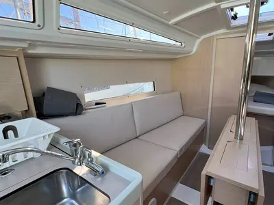 Galley of Jeep, a Beneteau Oceanis 30.1 sailboat at Plan-d'Aups-Sainte-Baume, France