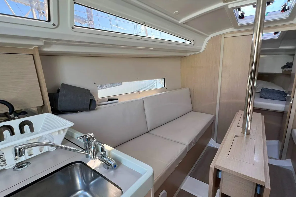 Galley of Jeep, a Beneteau Oceanis 30.1 sailboat at Plan-d'Aups-Sainte-Baume, France