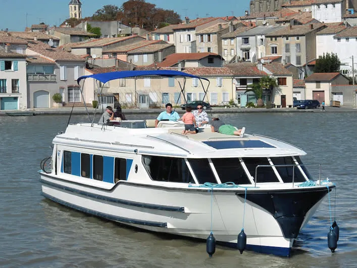 Exterior view of Vision 2, a Cygnet Vision 2 motorboat at Castelnaudary, France