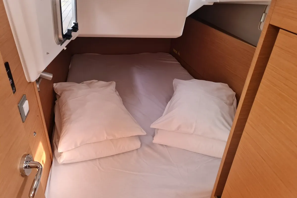 Cabin on Rea, a Jeanneau Sun Odyssey 410 sailboat at Grad Biograd na Moru, Croatia