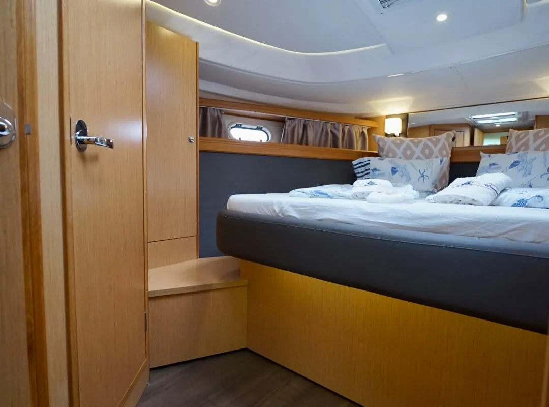 Cabin on Paluma, a Bavaria Sport 44 motorboat at Općina Sukošan, Croatia