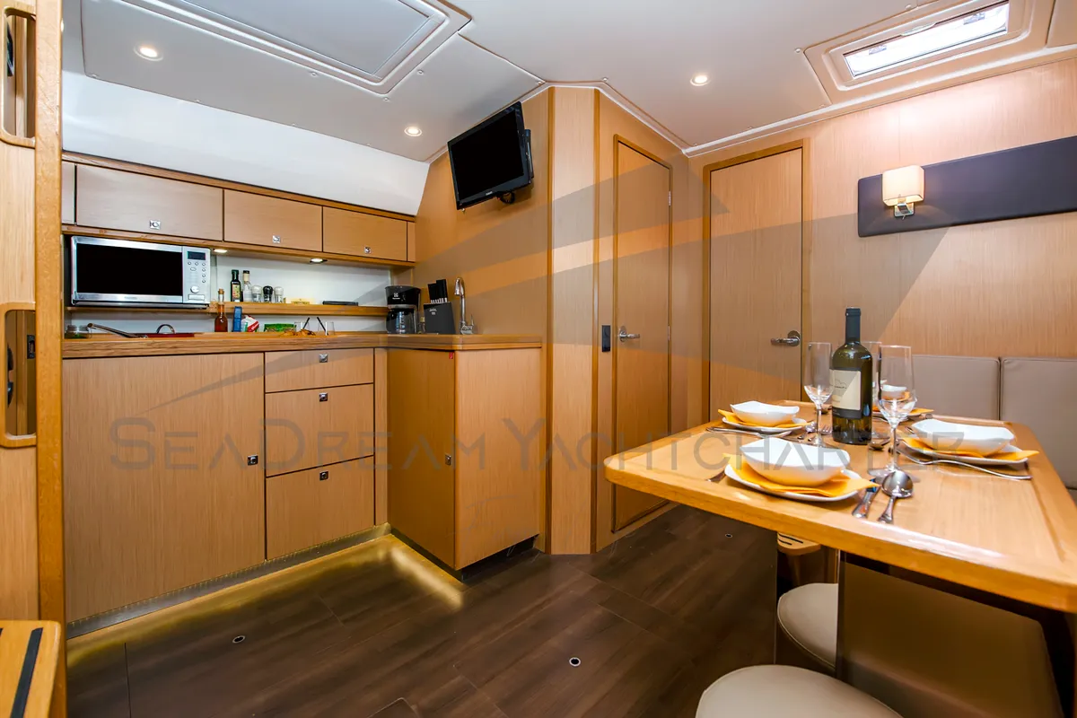 Cabin on Paluma, a Bavaria Sport 44 motorboat at Općina Sukošan, Croatia