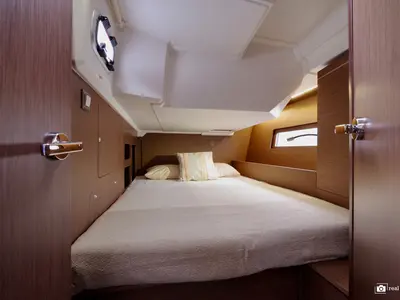 Cabin on Arianna, a Beneteau Oceanis 46.1 sailboat at Tonnarella, Italy