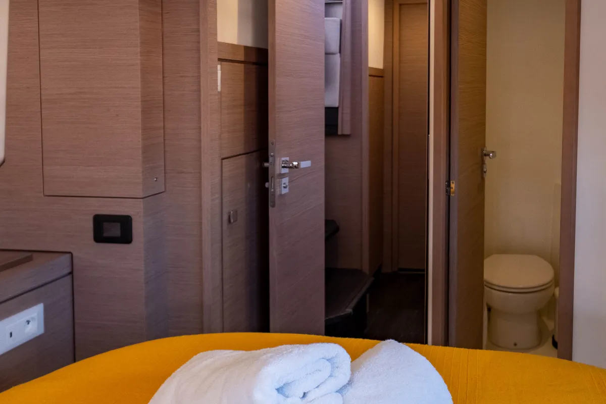 Cabin on Zagara, a Fountaine Pajot Isla 40 catamaran at Municipal Unit of Lefkada, Greece