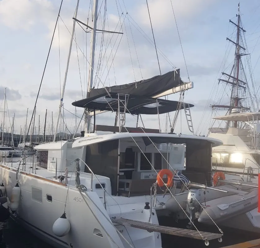 Exterior view of Fo's, a Lagoon 450 F catamaran at Agios Stefanos, Greece