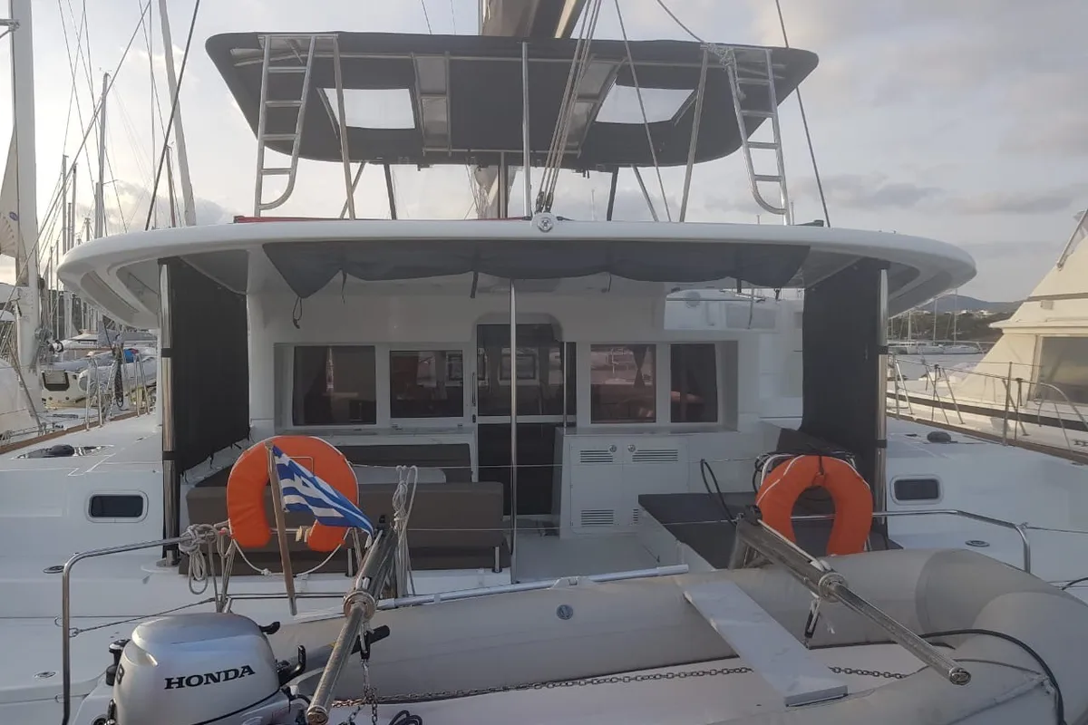 Exterior view of Fo's, a Lagoon 450 F catamaran at Agios Stefanos, Greece