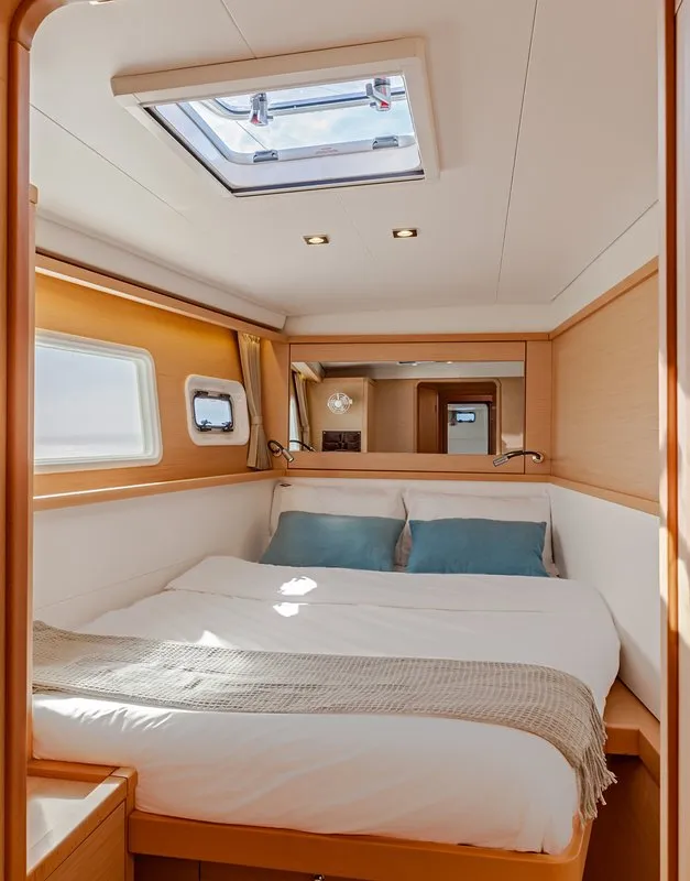 Cabin on Fo's, a Lagoon 450 F catamaran at Agios Stefanos, Greece