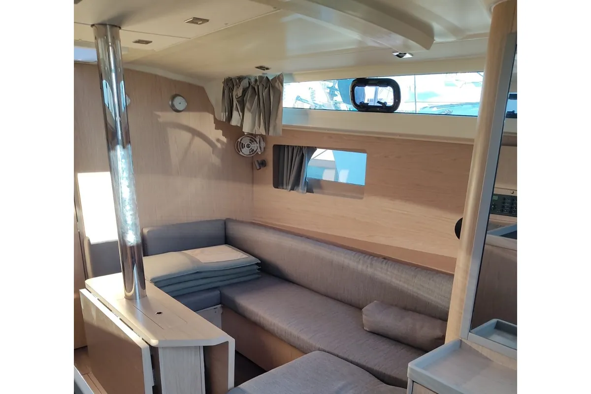 Salon of Nina, a Beneteau Oceanis 41.1 sailboat at Salerno, Italy