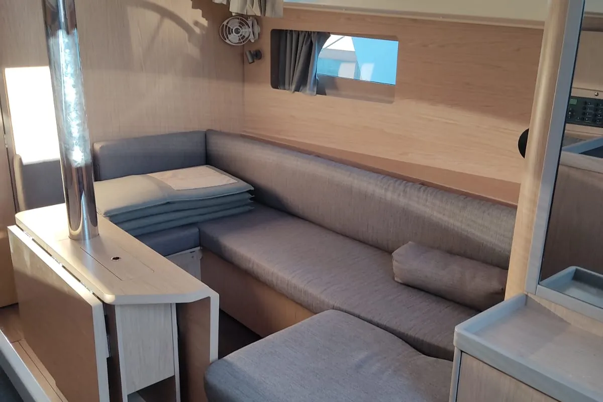 Salon of Nina, a Beneteau Oceanis 41.1 sailboat at Salerno, Italy