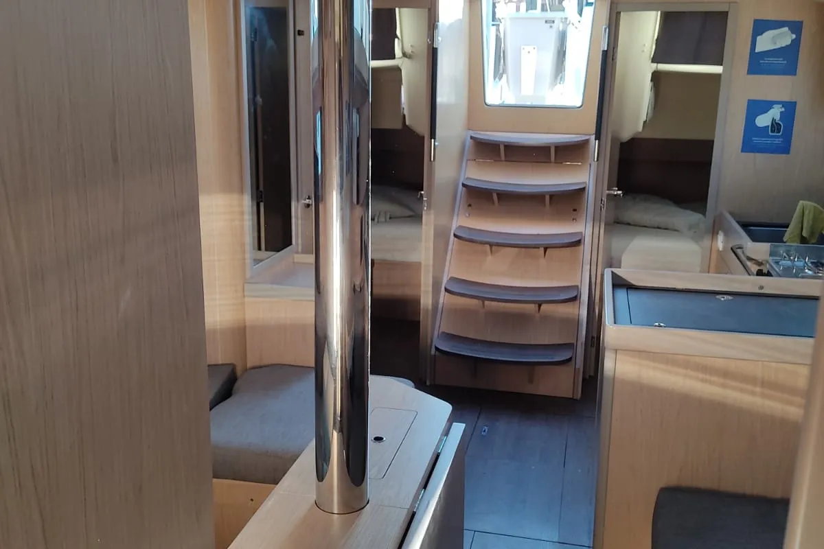 Salon of Nina, a Beneteau Oceanis 41.1 sailboat at Salerno, Italy