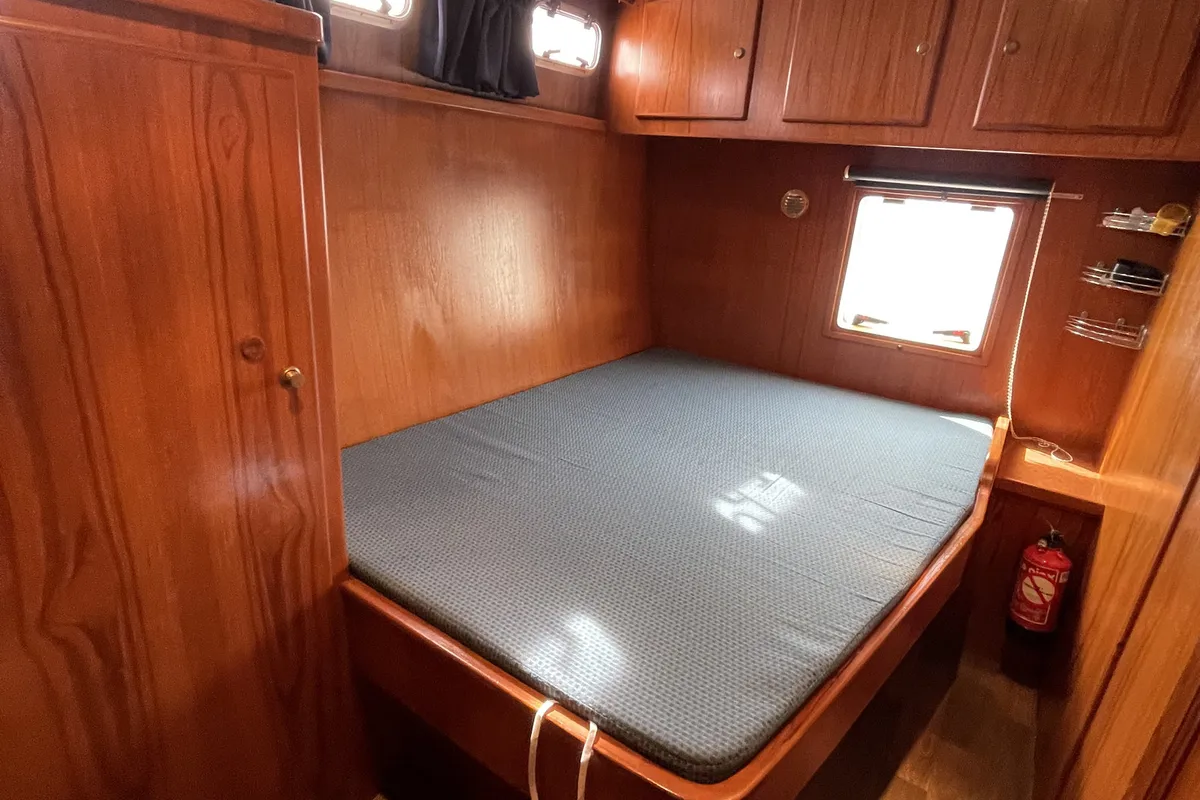 Cabin on Jupiter, a Vri-Jon Contessa 45 motorboat at Heukelum, Netherlands