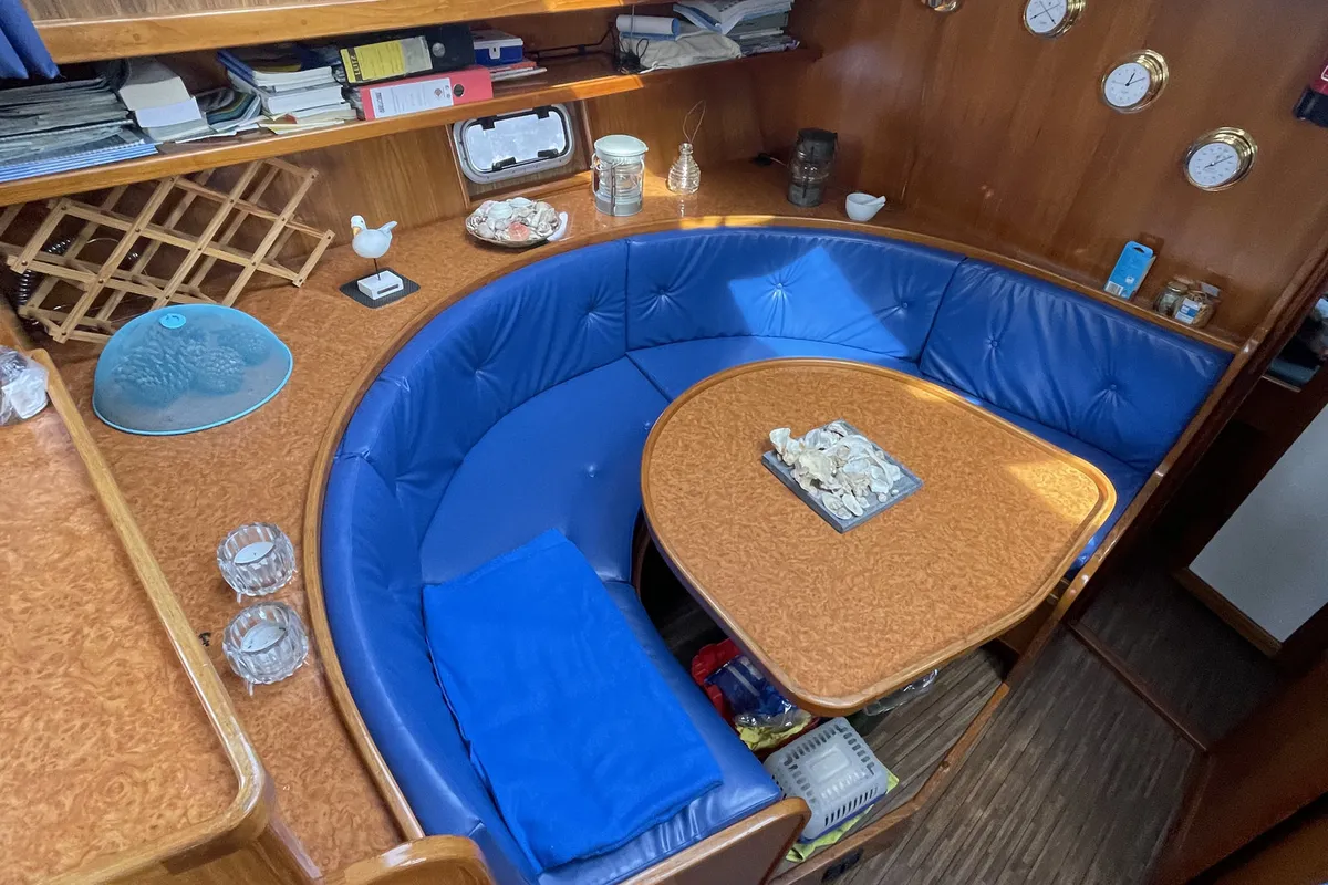 Salon of Jupiter, a Vri-Jon Contessa 45 motorboat at Heukelum, Netherlands