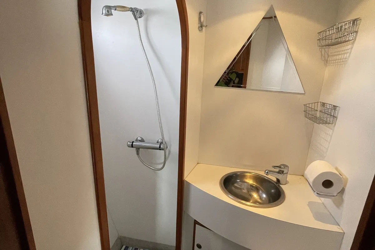 Head on Jupiter, a Vri-Jon Contessa 45 motorboat at Heukelum, Netherlands
