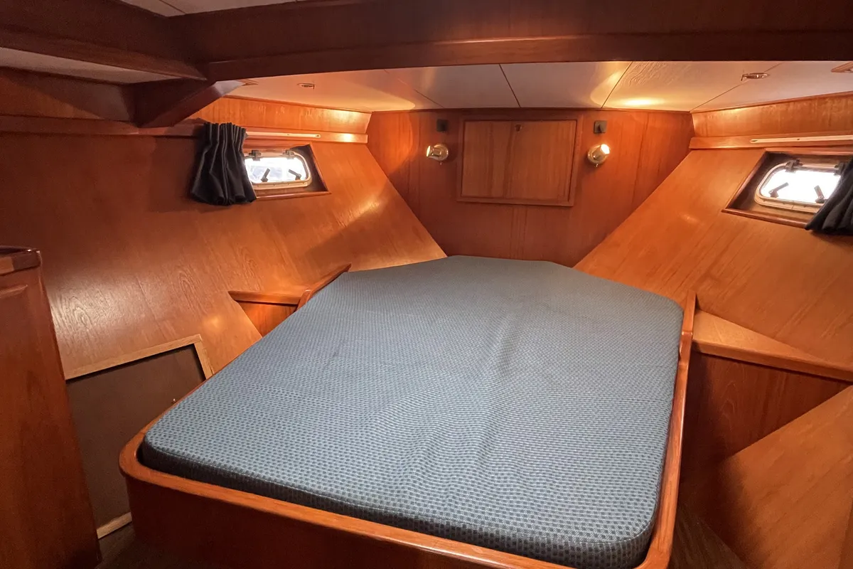Cabin on Jupiter, a Vri-Jon Contessa 45 motorboat at Heukelum, Netherlands