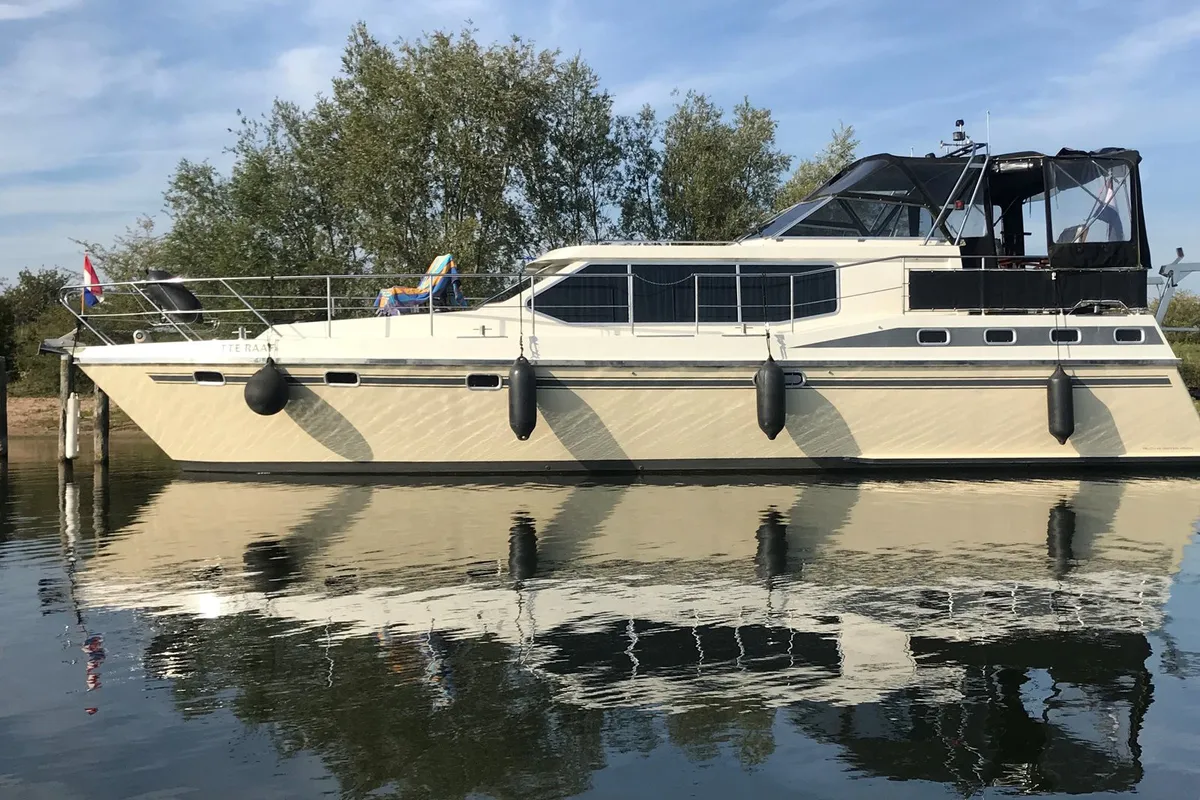 Exterior view of Jupiter, a Vri-Jon Contessa 45 motorboat at Heukelum, Netherlands