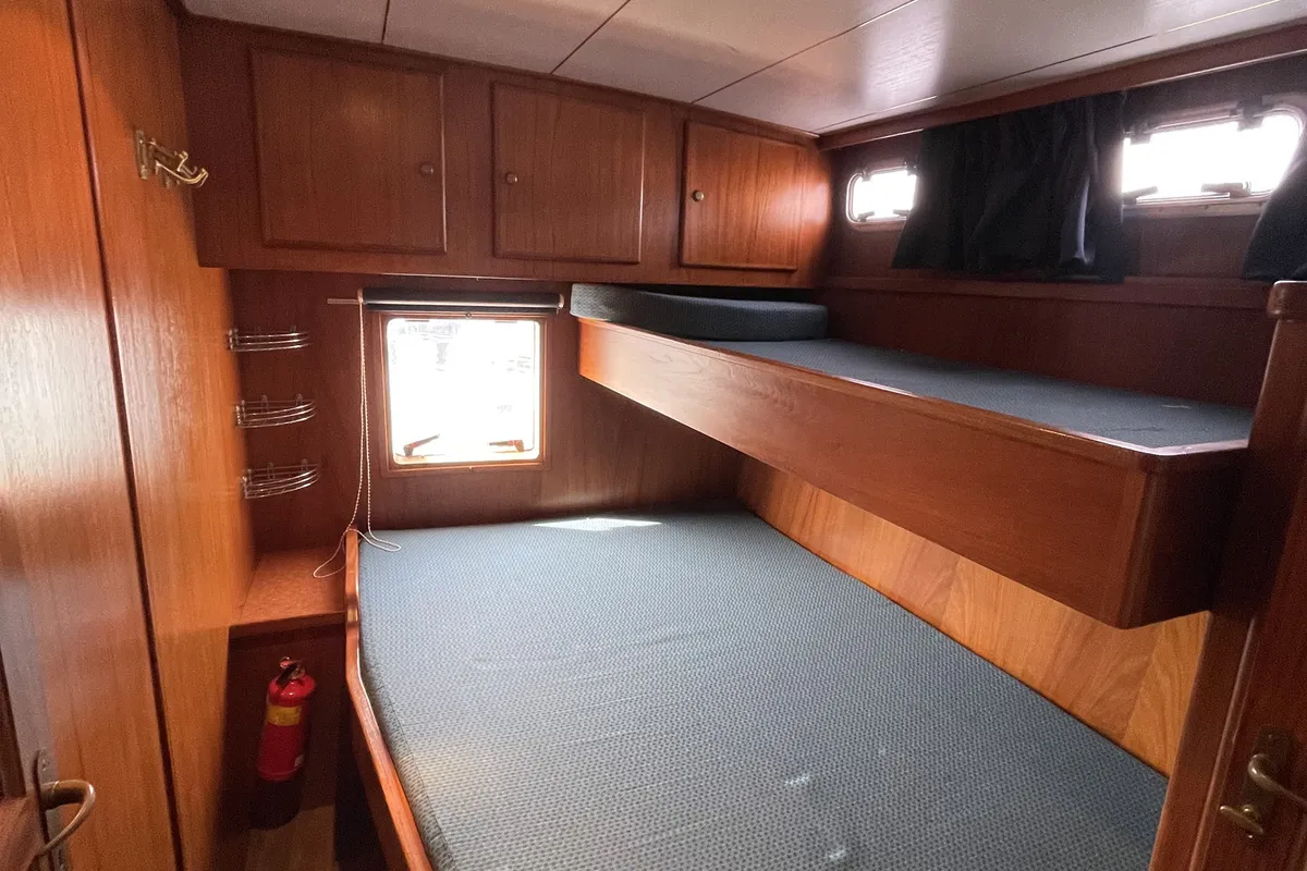 Cabin on Jupiter, a Vri-Jon Contessa 45 motorboat at Heukelum, Netherlands