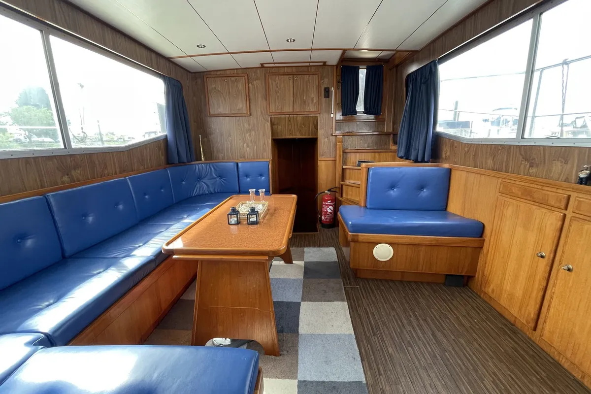 Salon of Jupiter, a Vri-Jon Contessa 45 motorboat at Heukelum, Netherlands